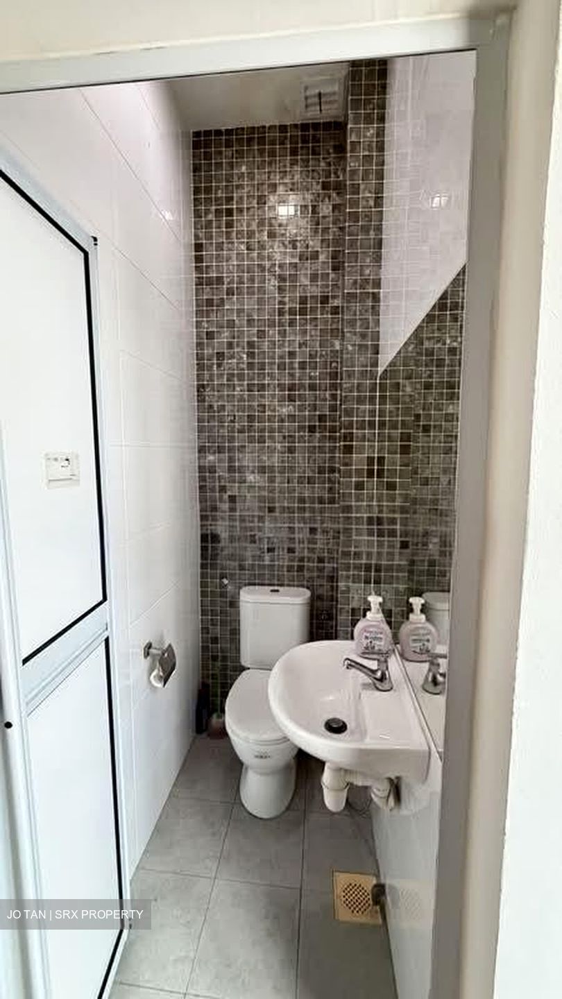 Jalan Besar (D8), Office #549725941